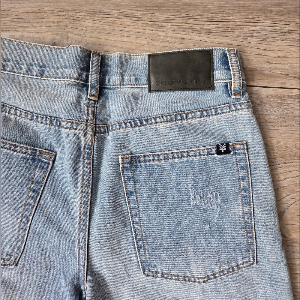 NWT Zoo York West49 Men's Youth Skater Streetwear Distressed Denim Jean Shorts - Picture 3 of 7